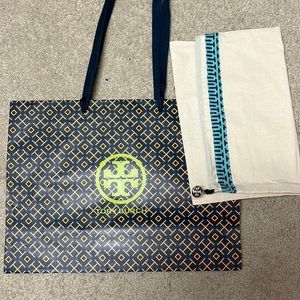 Tory Burch Shopping bag and duster bag for shoes